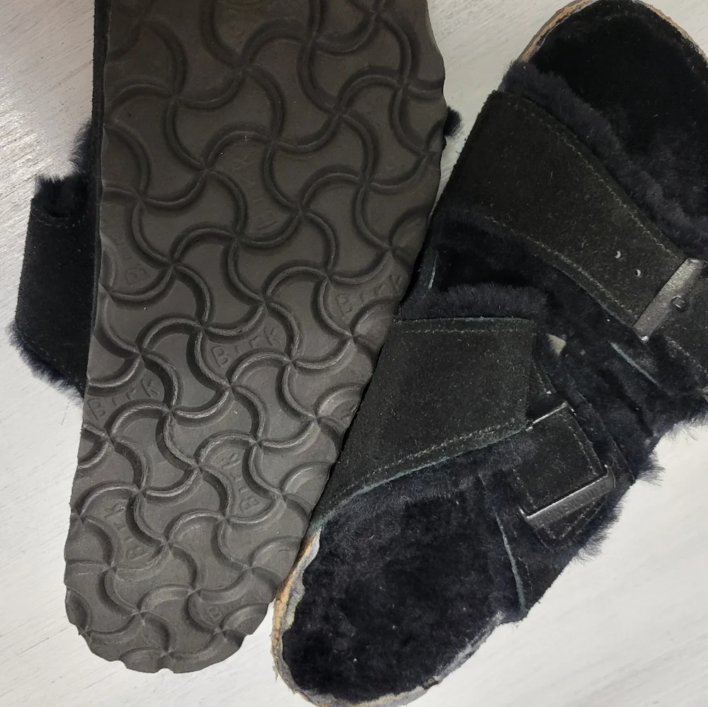 Birkenstock Black Fuzzy Slide - Picture 2 of 3